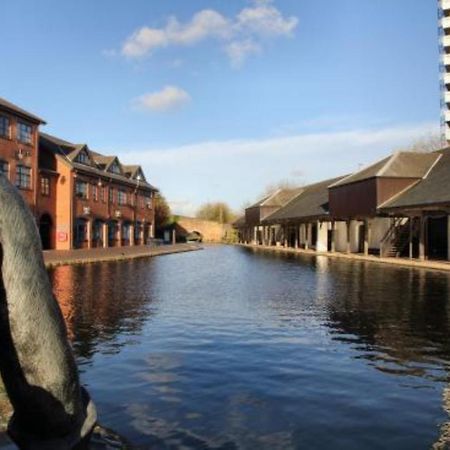Ecohome On The Canal In A Historic Site Near City Coventry Buitenkant foto
