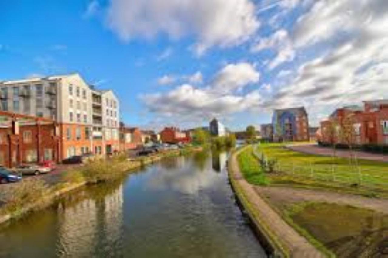 Ecohome On The Canal In A Historic Site Near City Coventry Buitenkant foto
