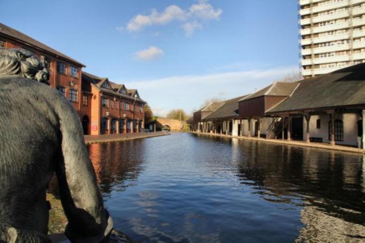 Ecohome On The Canal In A Historic Site Near City Coventry Buitenkant foto